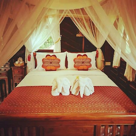 Baan Sithepaban Guesthouse Phitsanulok Exteriör bild