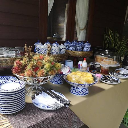 Baan Sithepaban Guesthouse Phitsanulok Exteriör bild