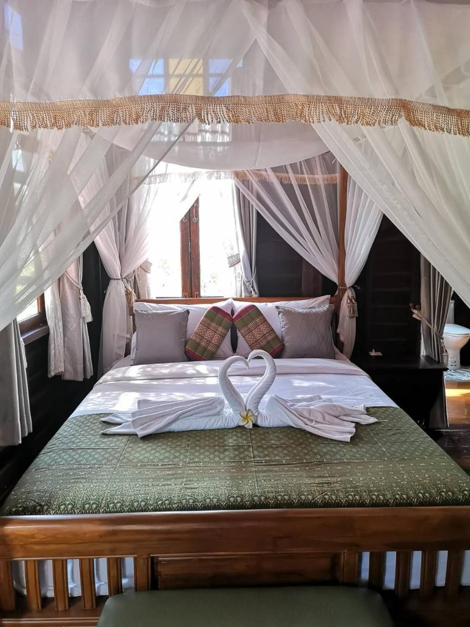 Baan Sithepaban Guesthouse Phitsanulok Exteriör bild