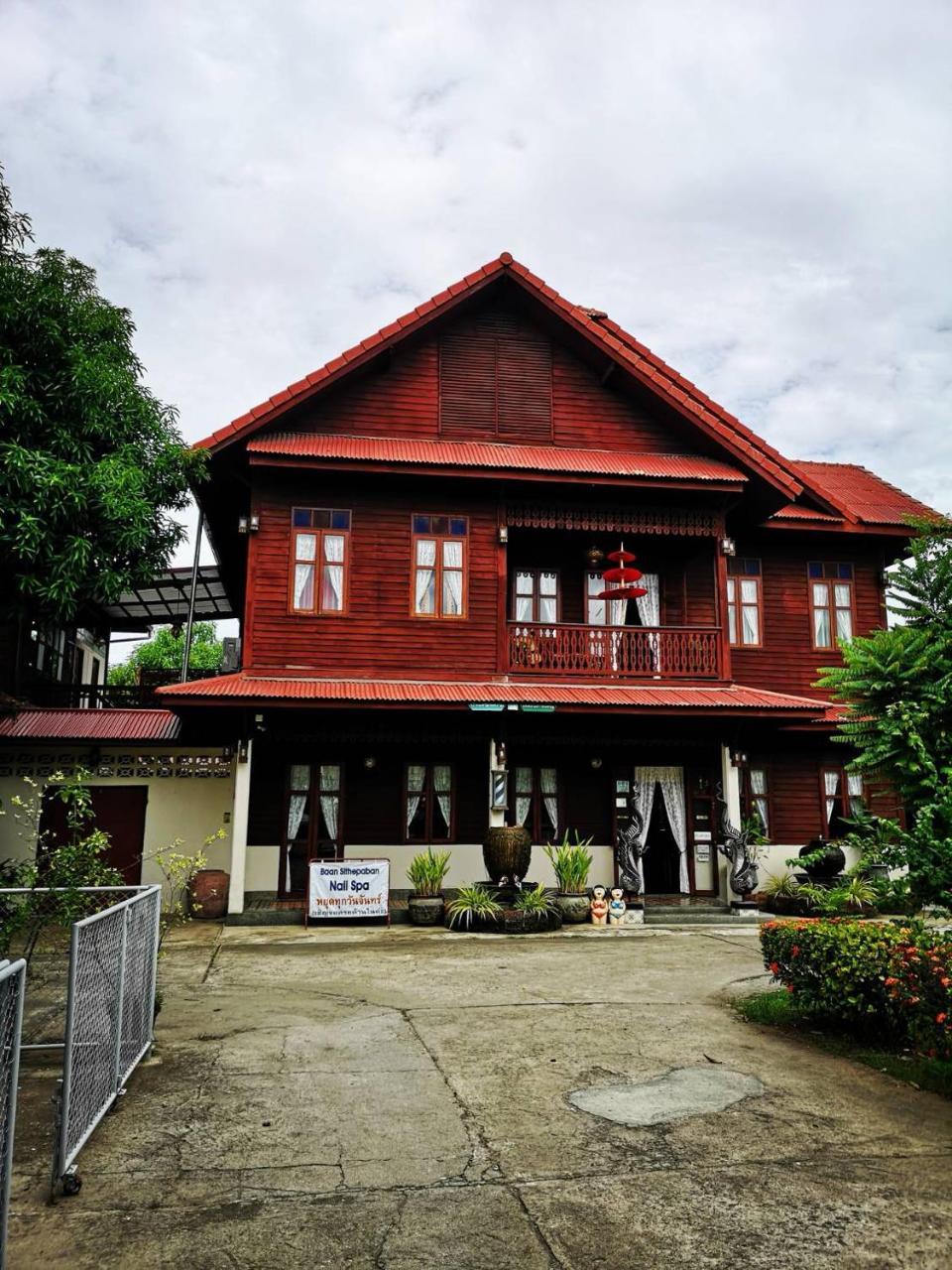 Baan Sithepaban Guesthouse Phitsanulok Exteriör bild
