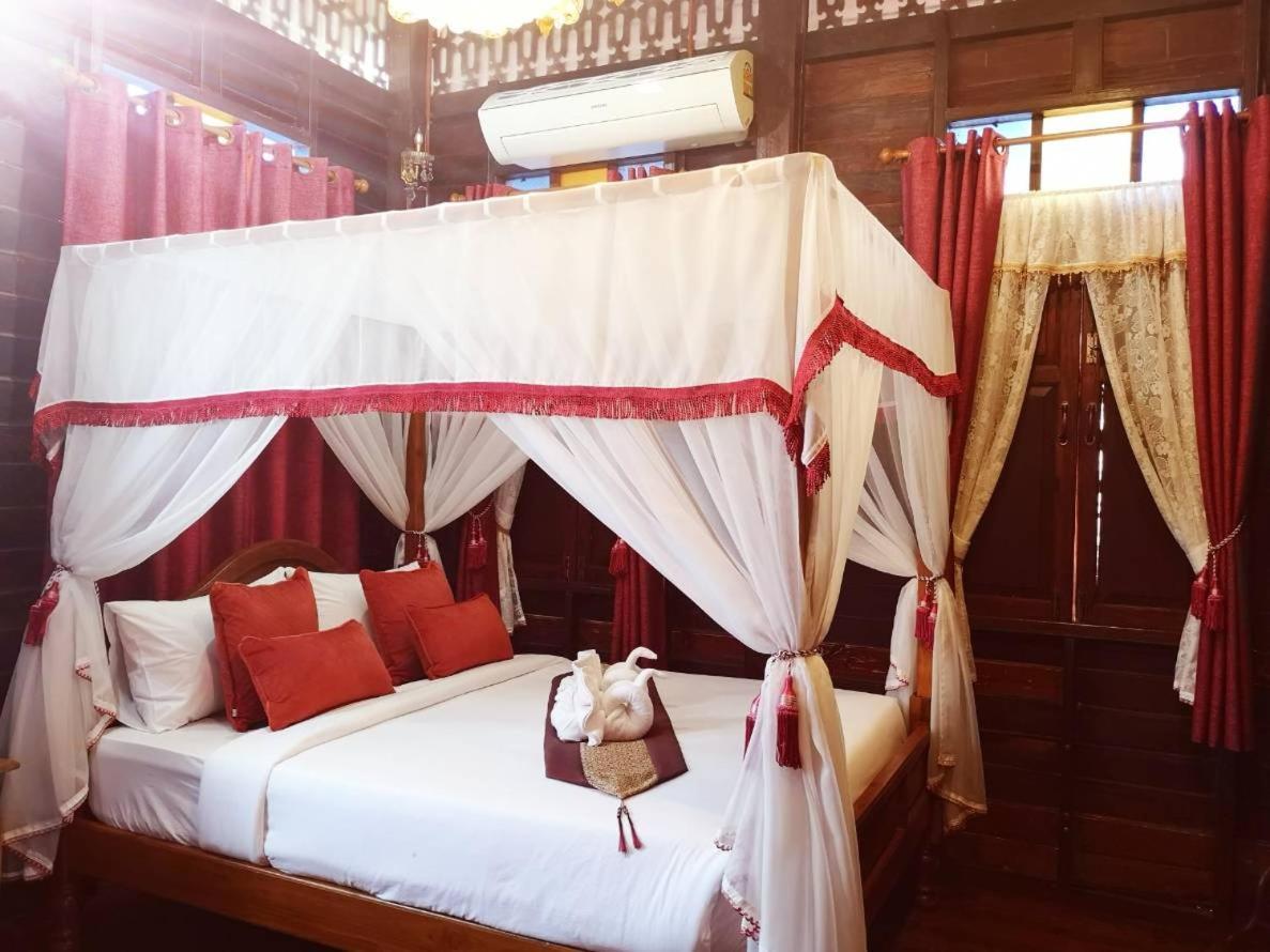 Baan Sithepaban Guesthouse Phitsanulok Exteriör bild