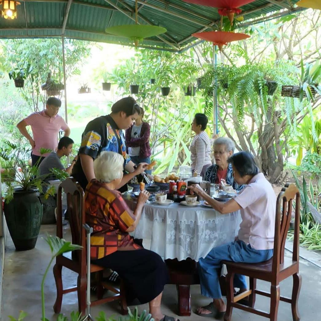 Baan Sithepaban Guesthouse Phitsanulok Exteriör bild