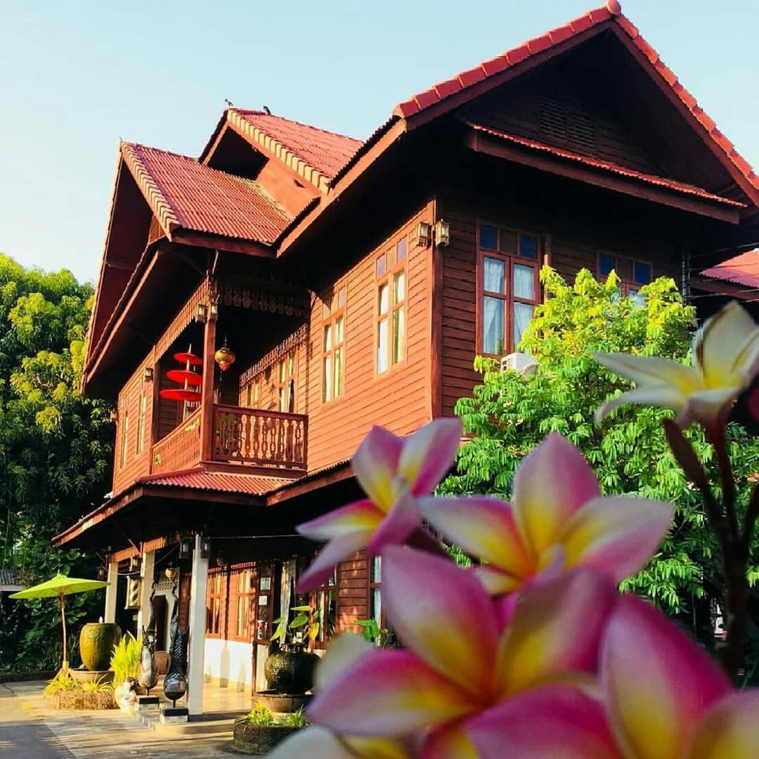 Baan Sithepaban Guesthouse Phitsanulok Exteriör bild